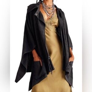 FREE PEOPLE ‘Suzie’ Oversized Poncho Jacket Cape in Washed Black Size‎ XS/Small